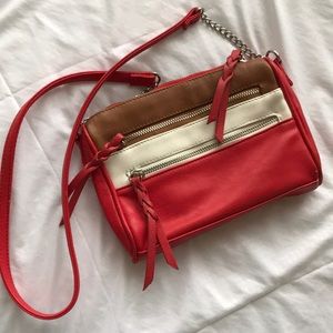 Leather crossbody bag w/ chain
